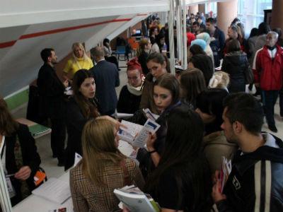 Sajam zapošljavanja privukao veliki broj mladih u potrazi za poslom