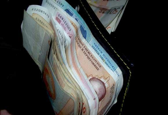 Sindikat uprave RS: Plaće manje i do 50, a ne 10 posto
