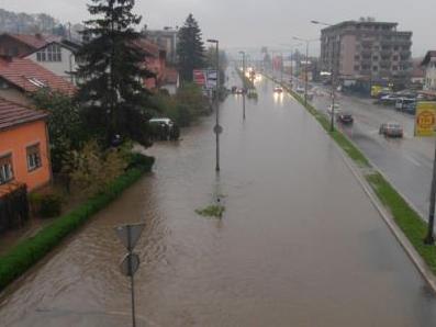 U Banjoj Luci poplavljeno više od 240 objekata i 60 ugroženo od klizišta