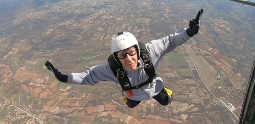 Tuzlak u devetoj deceniji najstariji padobranac u Evropi