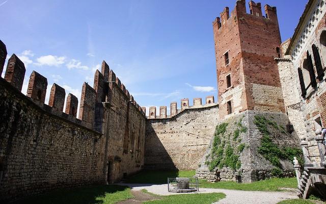 Talijani u krizi: Iznajmljuju se dvorci, vojarne, vile, zatvori…