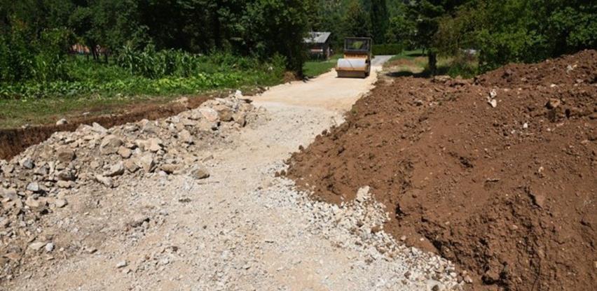Započeli radovi na izgradnji sekundarne saobraćajnice na grobljima Visoko