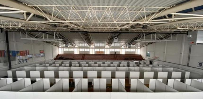 Sportska dvorana u Cazinu pretvorena u opremljeni izolatorij