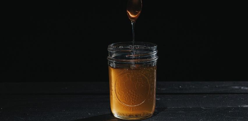 Prinosi meda najlošiji u posljednjih deset godina, zato mu raste cijena