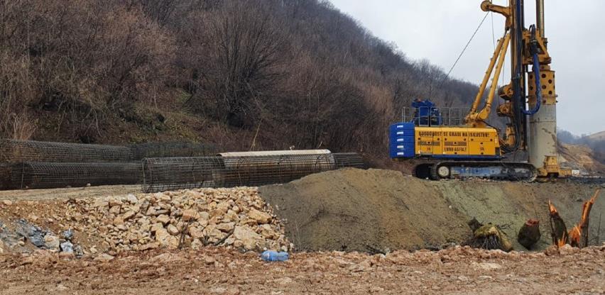 Autoput ide dalje, radnici na gradilištu u Tarčinu