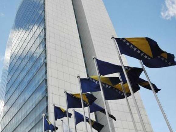 Bogat meni državnih službenika: 1,5 milion maraka za meso, piće i slastice