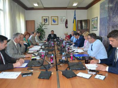 Vlada KS produžila moratorij na nova upošljavanja u 2017. godini