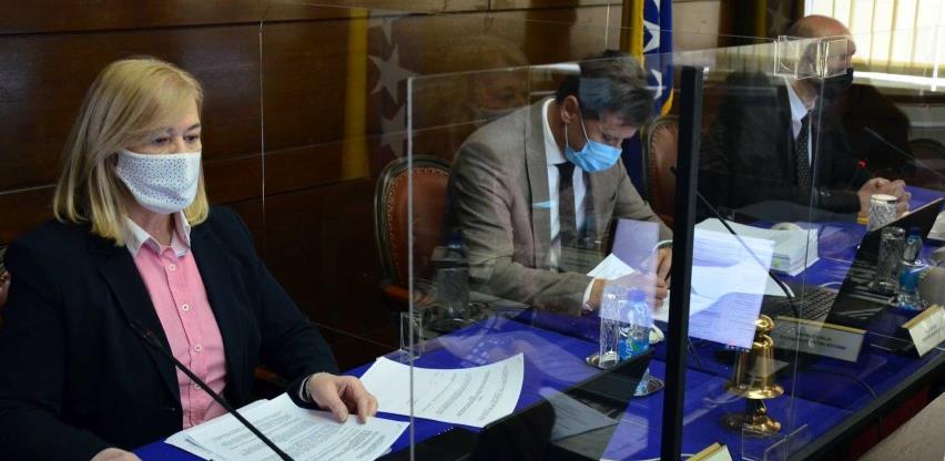 Vlada FBiH traži od Kriznog štaba da preispita neustavne mjere protiv koronavirusa