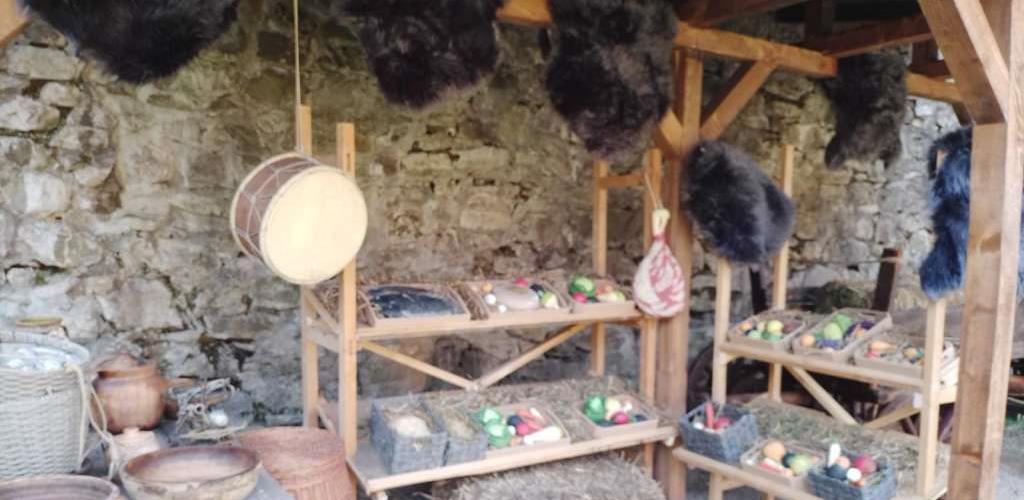 Tvrđava Vranduk obogaćena instalacijom srednjovjekovnog Trgovišta