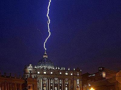 Nakon Papine ostavke munja pogodila Baziliku sv. Petra