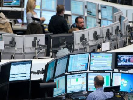 Svjetske berze oštro pale - funta srušena, euro uzdrman