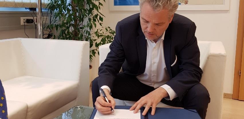 Ambasador EU Sattler potpisao dodatnih 5 miliona eura pomoći za BiH