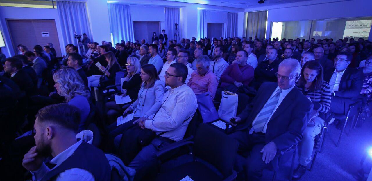 Ublažene mjere: Vlada FBiH odobrila održavanje konferencija, kongresa i drugih skupova