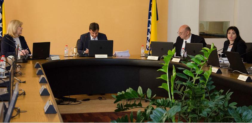 Vlada FBiH zapošljava uprkos zabrani