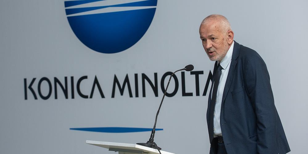 konica