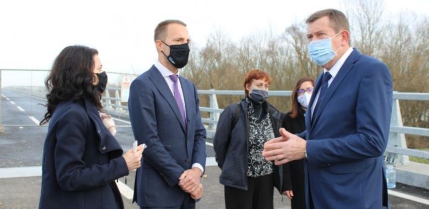 Ministar Mitrović obišao most Svilaj i Općinu Odžak