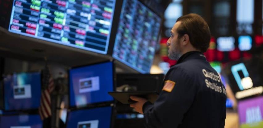 Wall Street skliznuo s rekordnih razina, ulagače pokolebali slabiji podaci