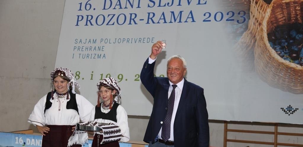 sajam šljive prozor