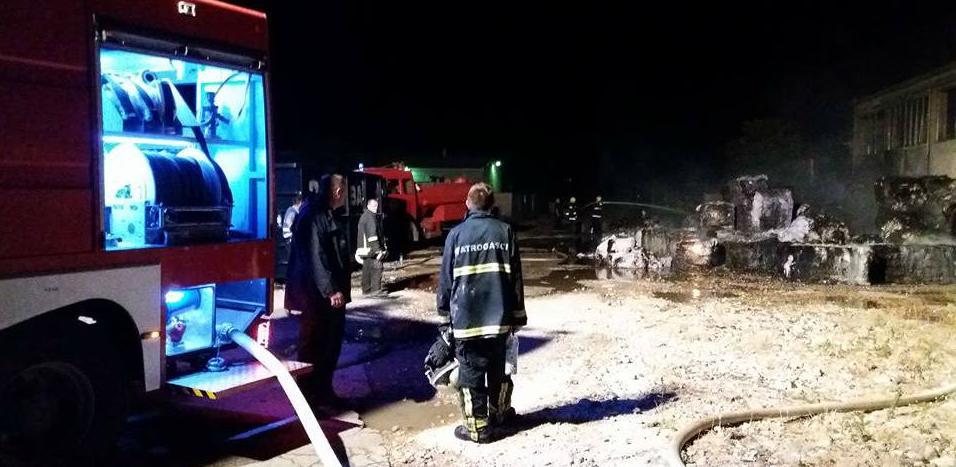 Mostar: Požar u skladištu plastike i papira, nema povrijeđenih