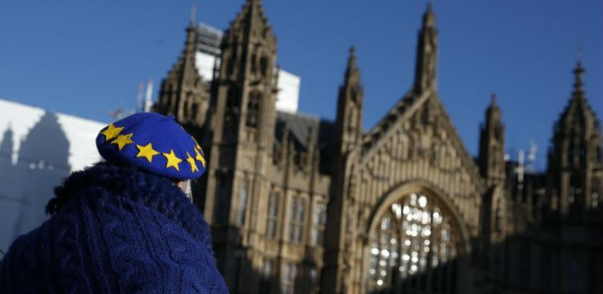 Fox: Odgoda Brexita bila bi "katastrofalna"