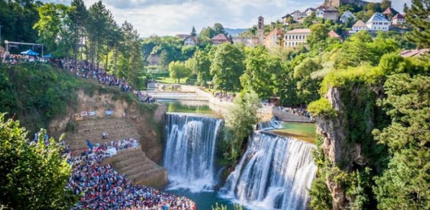 Jajce se priprema za ljetnu turističku sezonu: Vraćaju se skokovi sa vodopada