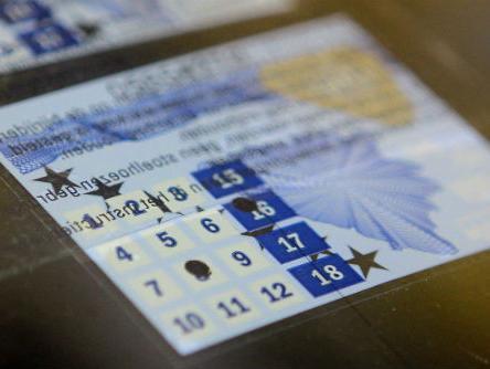 Poskupljuje registracija automobila, pare idu u održavanje puteva