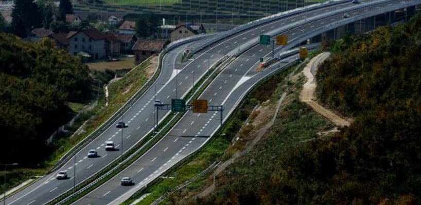 Autoputem mjesečno prokrstari 251.526 vozila