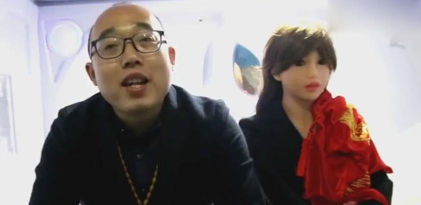 Kinez oženio robota