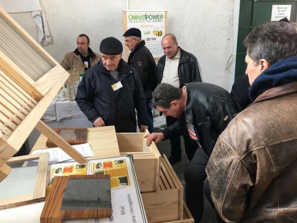 Novi način pčelarenja: Bihaćki inovator oduševio na sajmu u Bjelovaru
