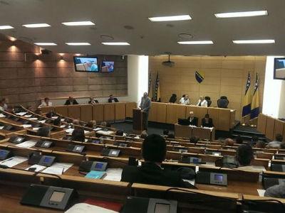 Predstavnički dom tijesnom većinom usvojio Zakon o radu