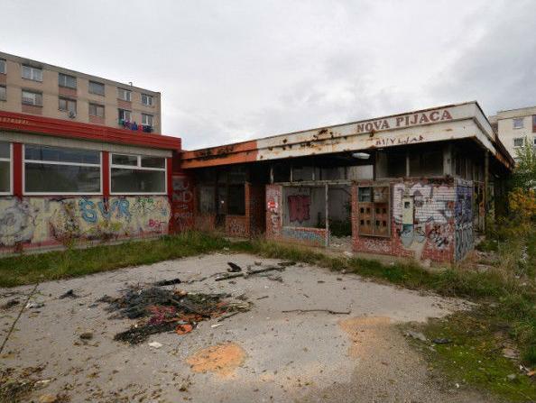 Općina Novi Grad uklanja ruševni objekat nekadašnje pijace u Švrakinom Selu