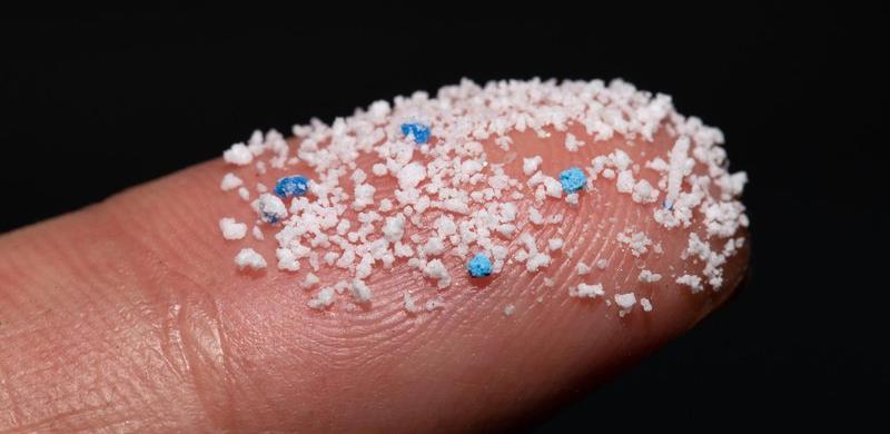 Znanstvenici zabrinuti: Više od pola testiranih životinjskih proizvoda sadrži mikroplastiku