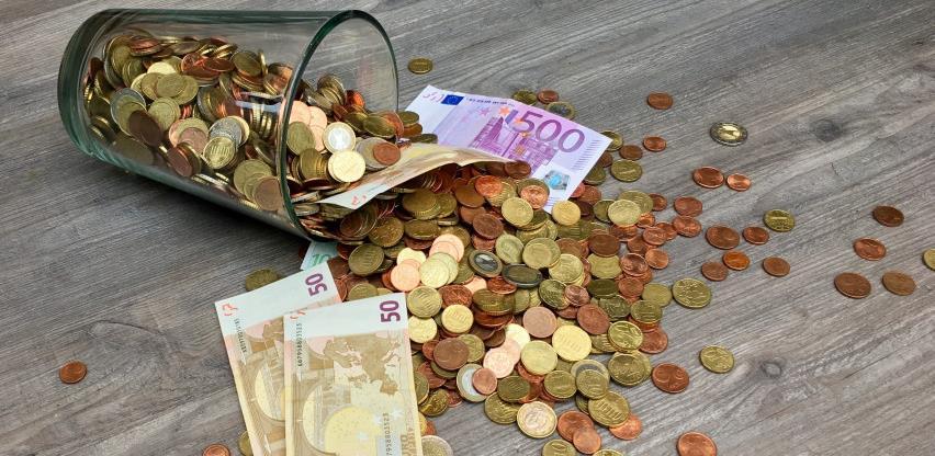 Četiri od deset Austrijanaca "osjeća" koronu i finansijski