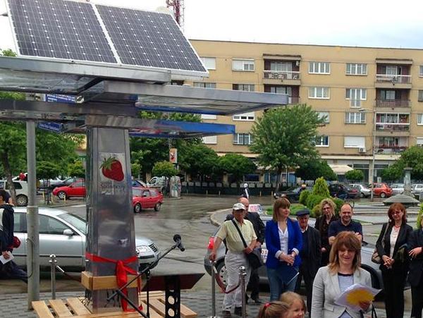 Strawberry drvo - Solarni punjač za mobilne uređaje i u Bijeljini