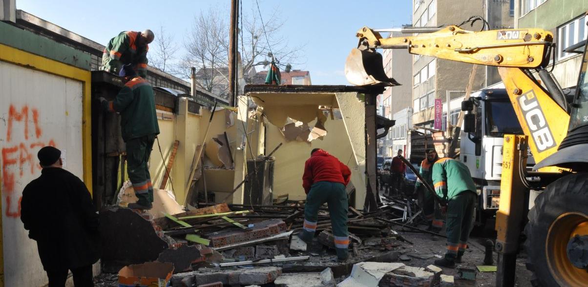 Srušen jedan objekat u ulici Dženetića čikma, sud zabranio rušenje ostalih