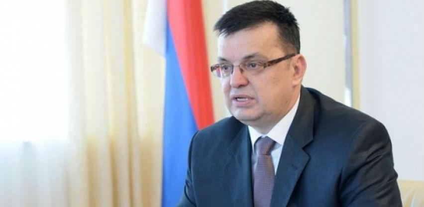 Tegeltija: Potrebno samo produžiti odluku o raspodjeli prihoda od putarina