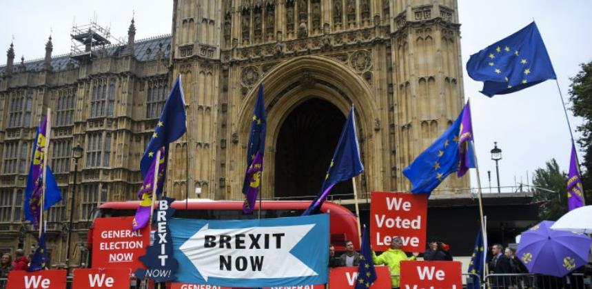 Protesti zbog suspendovanja britanskog parlamenta