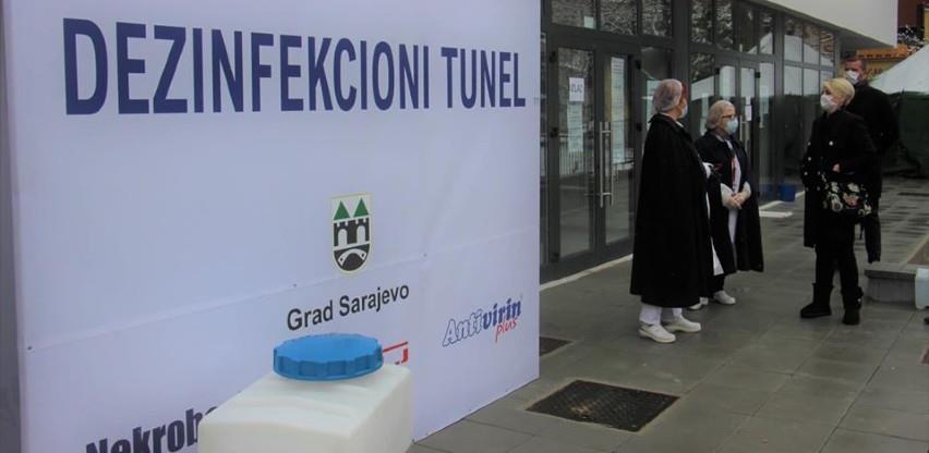 Dezinfekcioni tunel postavljen ispred Doma zdravlja Stari Grad Sarajevo