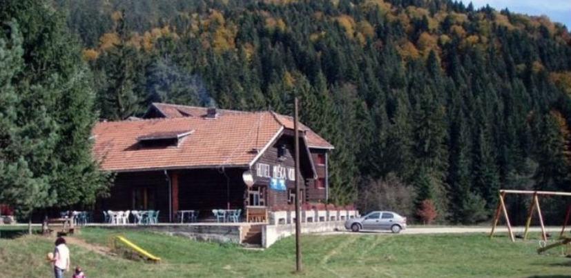 Petorka mjerka "Mušku vodu"