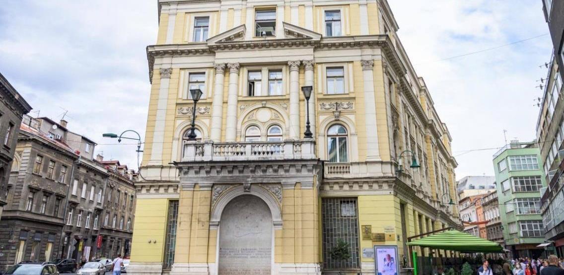 Tepisi, komode, namještaj: Počelo opremanje prostorija Gradske uprave u zgradi kod Vječne vatre