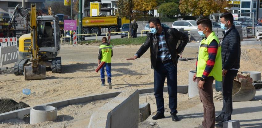 Postavljanje ivičnjaka na kružnom toku kod hotela "Sunce"