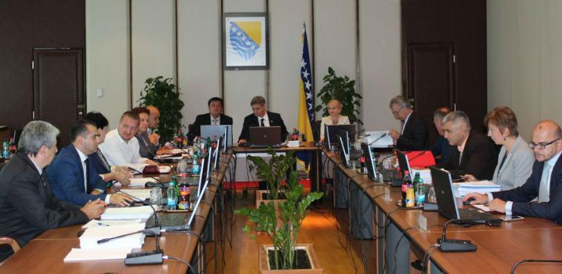 Institucije BiH traže povećanje plata, upitni aranžman s MMF-om