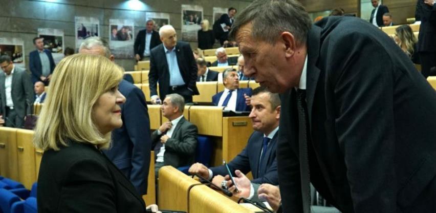 Odgođena sjednica PFBiH, zakoni o doprinosima i porezu na dohodak na čekanju