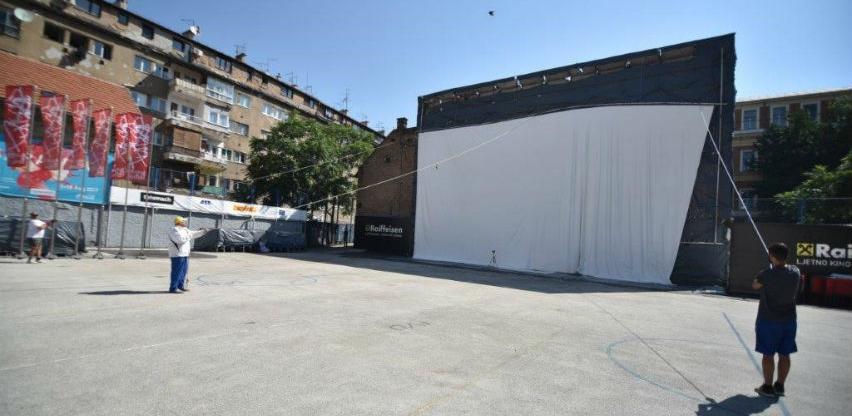 U Ljetnom kinu Raiffeisen podignuto najveće kino platno u regiji