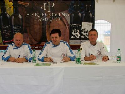 Udruženje kuhara BiH ocjenjuje učesnike novinarske kotlićijade