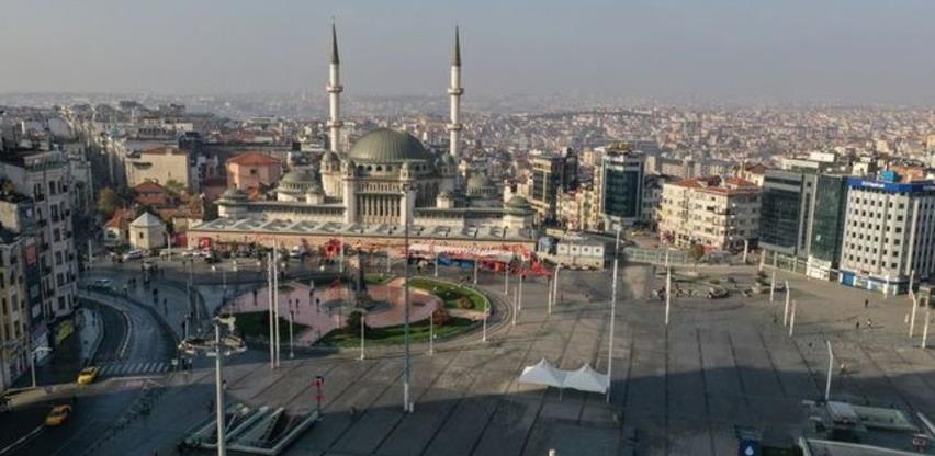 Turski lockdown: Građane zatvorili u stanove, a turistima dopustili sve