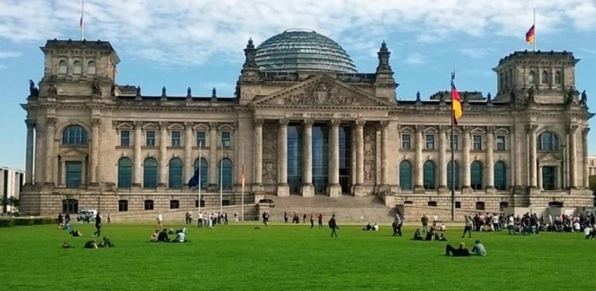 Njemačka vlada privremeno smanjuje PDV i daje jednokratnu pomoć roditeljima