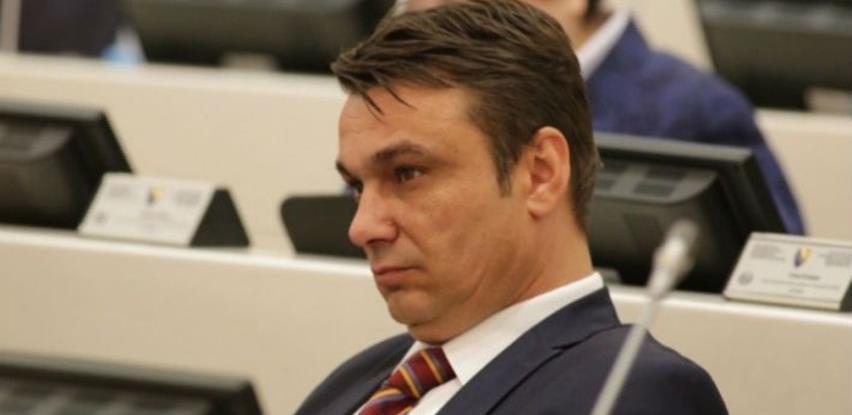 Sadik Ahmetović osuđen na 6 mjeseci zatvora zbog zloupotrebe položaja