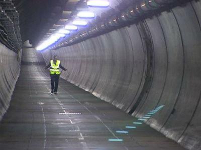 Oko 2.000 migranata pokušalo upasti u Veliku Britaniju kroz eurotunnel