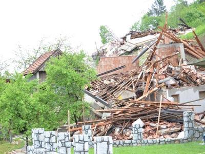 Usljed poplava i klizišta 85.000 beskućnika